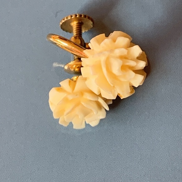 12k Gold Filled Celluloid Flowers Necklace Earring Set; and Golden Tone brooch. - Picture 5 of 10